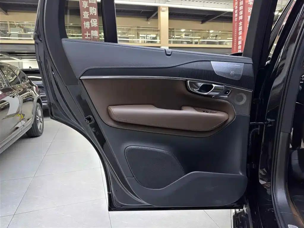 2021 Volvo XC90 Plug-in Hybrid E-Drive Hybrid T8 Inscription Luxury Edition (7-seater) — миниатюра 14