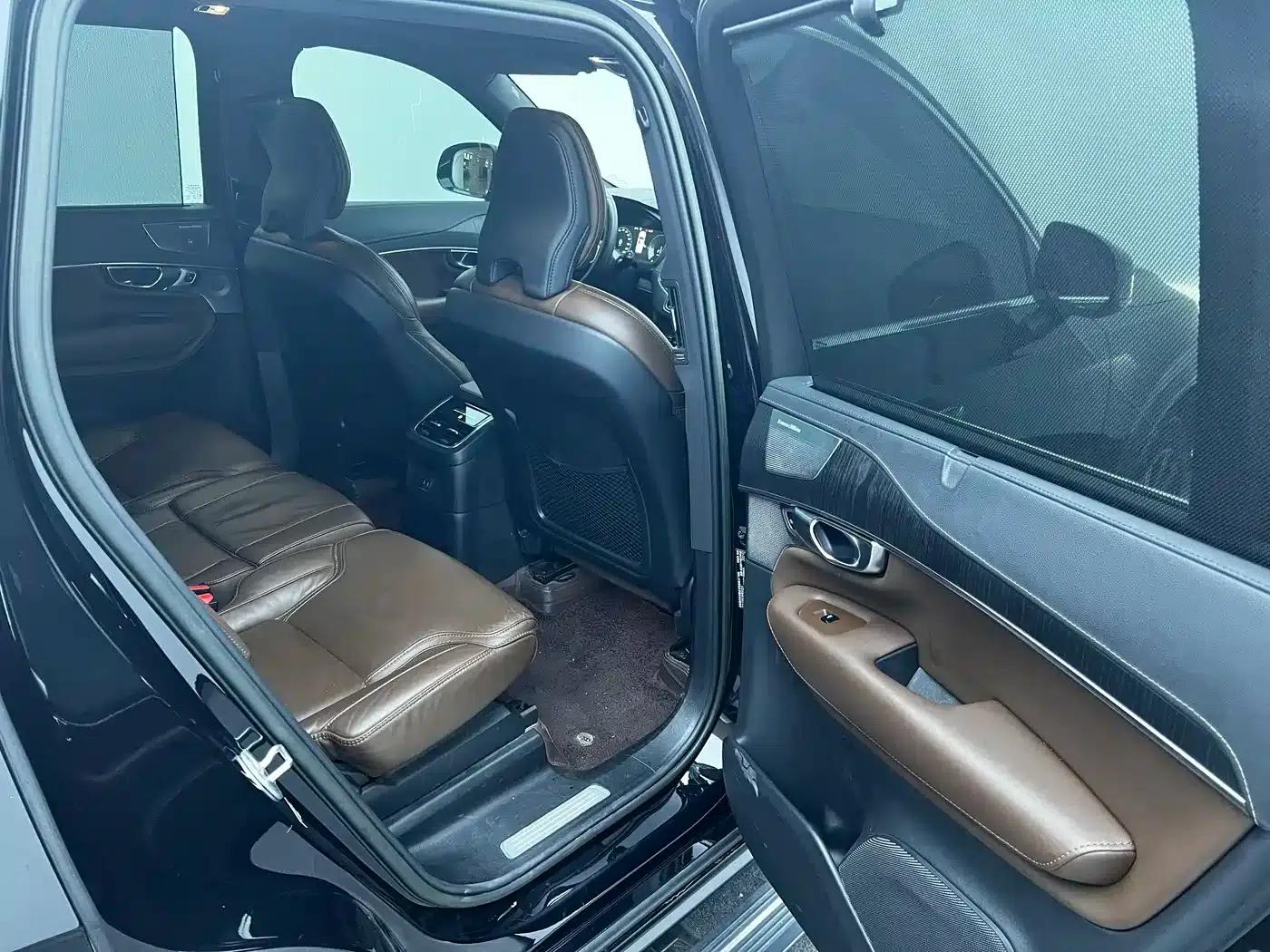 2022 Volvo XC90 Plug-in Hybrid Facelift E-Drive Hybrid T8 Inscription Luxury Edition 7-Seater — миниатюра 11