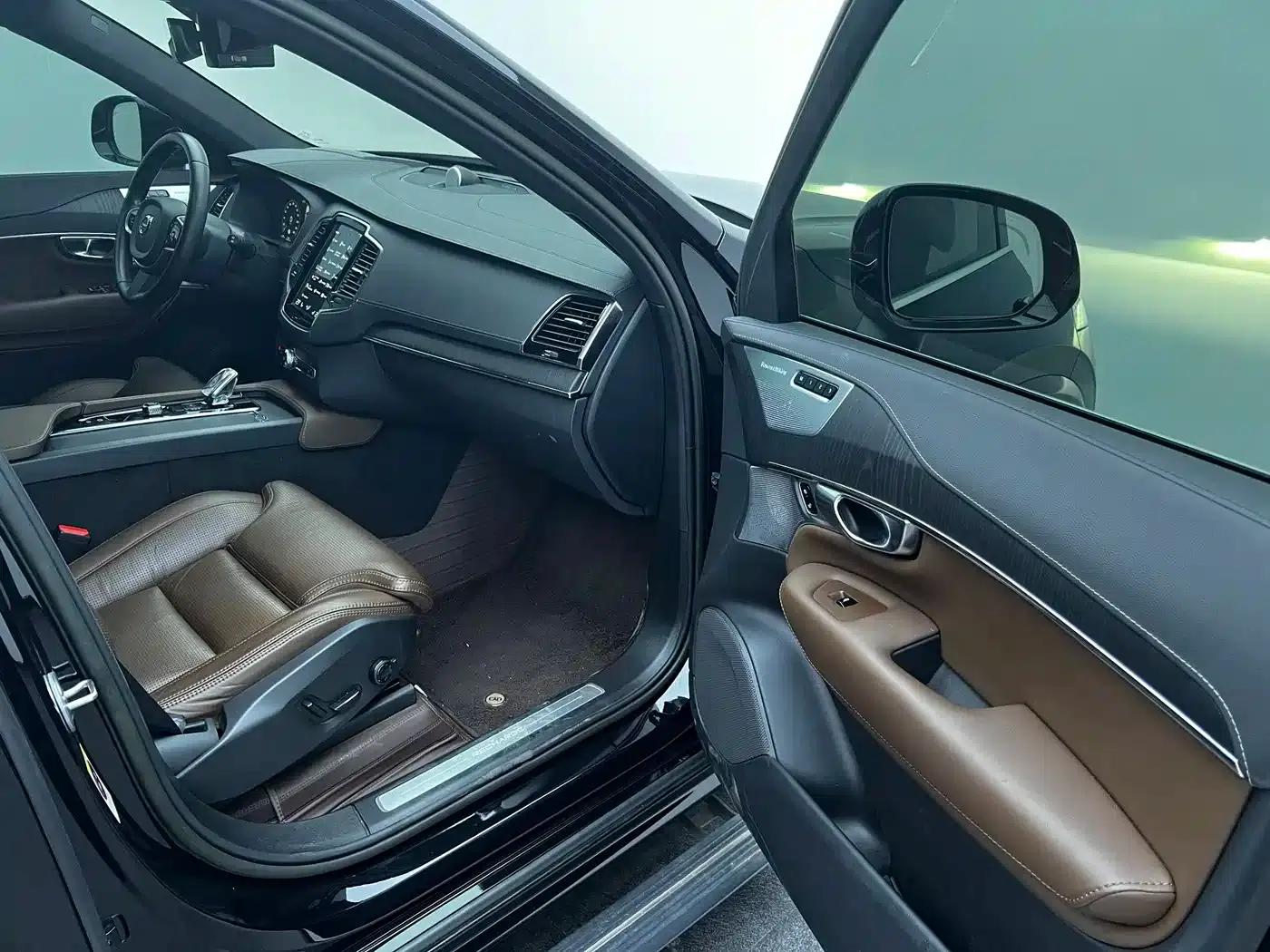 2022 Volvo XC90 Plug-in Hybrid Facelift E-Drive Hybrid T8 Inscription Luxury Edition 7-Seater — миниатюра 12