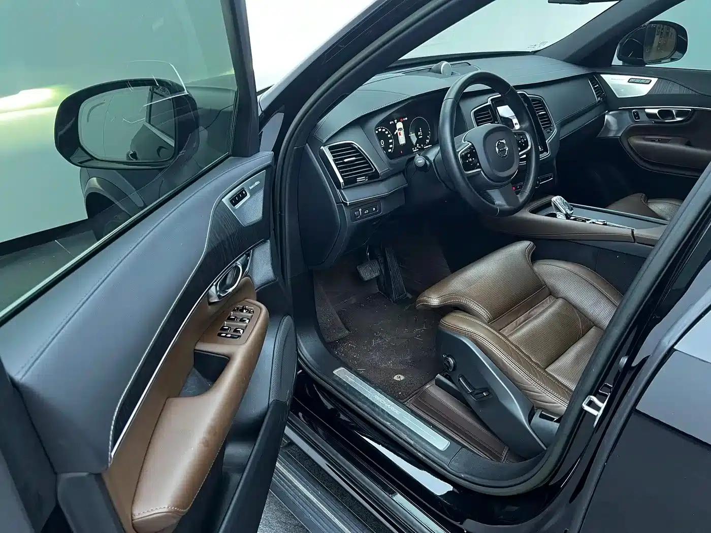 2022 Volvo XC90 Plug-in Hybrid Facelift E-Drive Hybrid T8 Inscription Luxury Edition 7-Seater — миниатюра 5