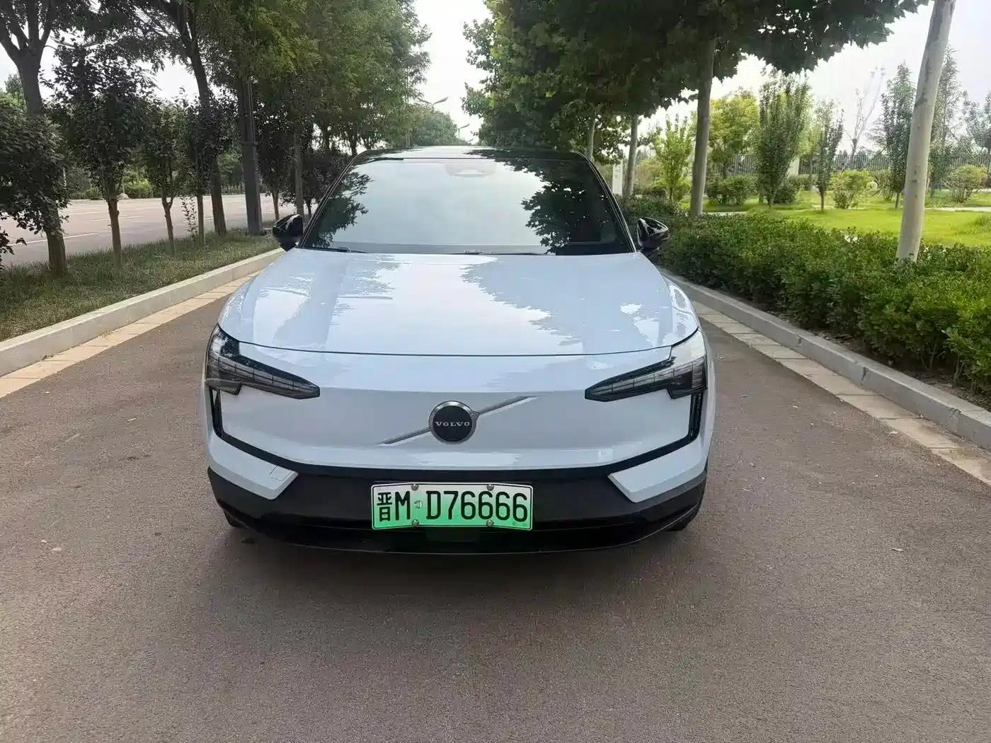 Volvo EX30 2025 Rear-Wheel Drive Long Range Ultra — миниатюра 2