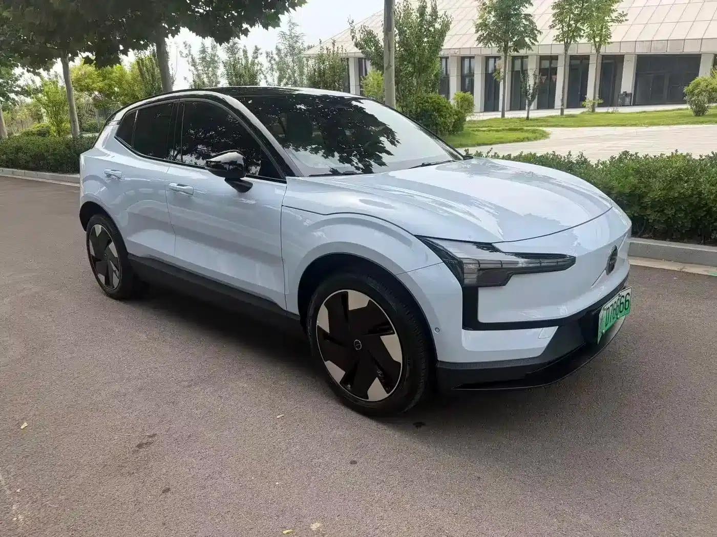 Volvo EX30 2025 Rear-Wheel Drive Long Range Ultra — миниатюра 3