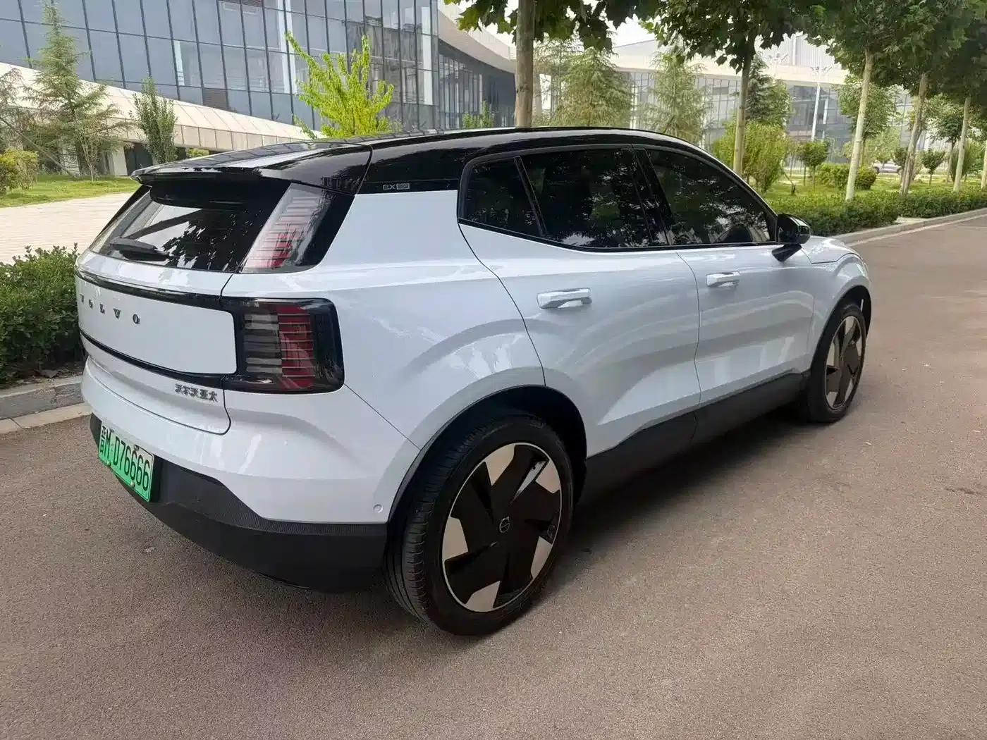 Volvo EX30 2025 Rear-Wheel Drive Long Range Ultra — миниатюра 4