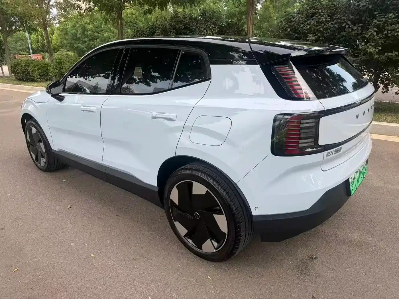 Volvo EX30 2025 Rear-Wheel Drive Long Range Ultra — миниатюра 5