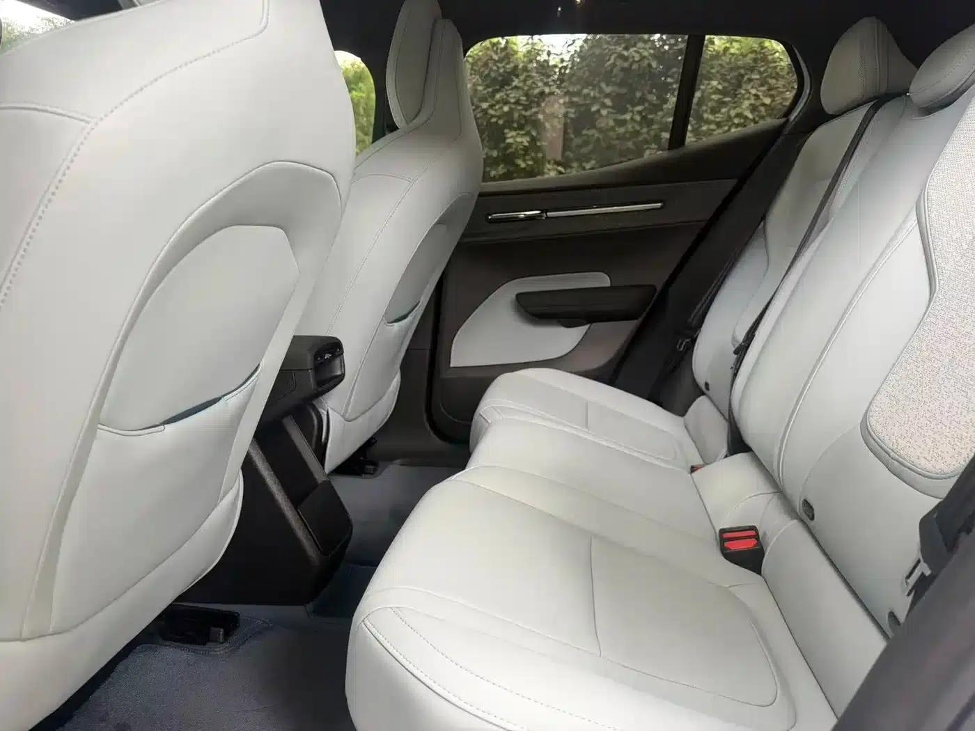 Volvo EX30 2025 Rear-Wheel Drive Long Range Ultra — миниатюра 7