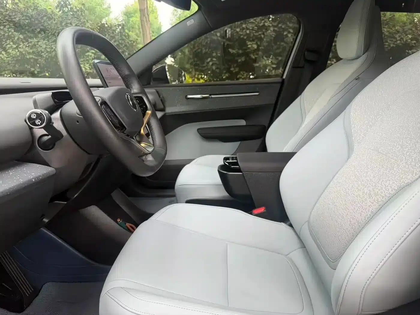 Volvo EX30 2025 Rear-Wheel Drive Long Range Ultra — миниатюра 9