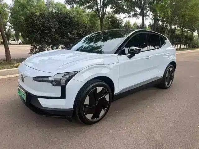 Volvo EX30 2025 Rear-Wheel Drive Long Range Ultra