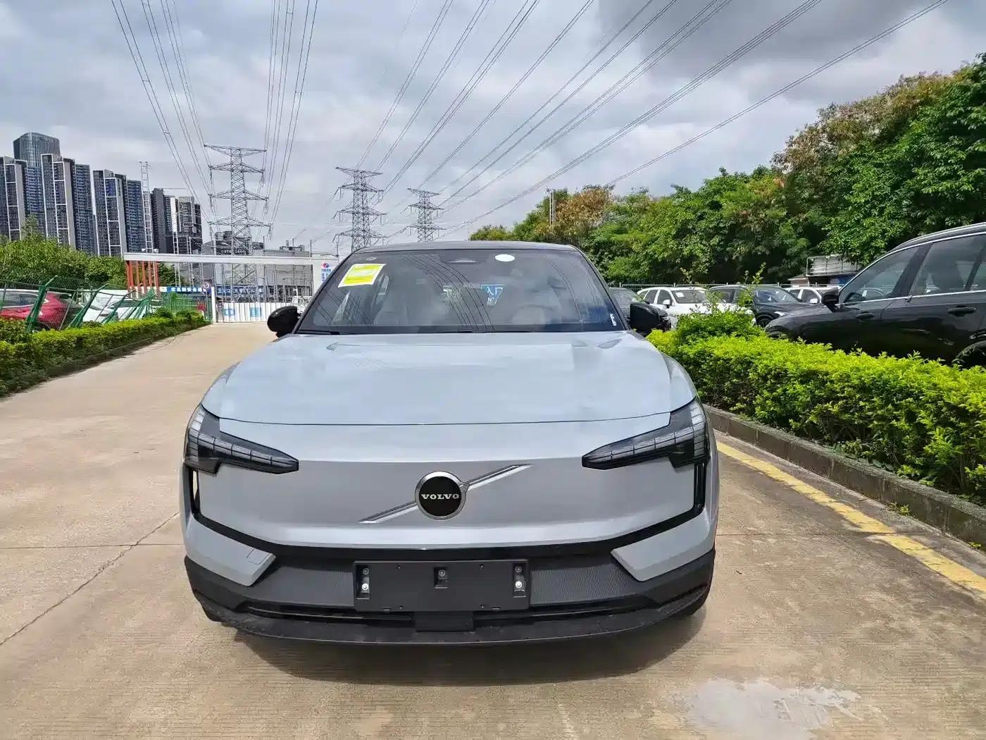 Volvo EX30 2025 Rear-Wheel Drive Long Range Plus — миниатюра 2