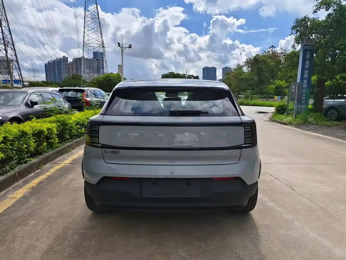 Volvo EX30 2025 Rear-Wheel Drive Long Range Plus — миниатюра 6