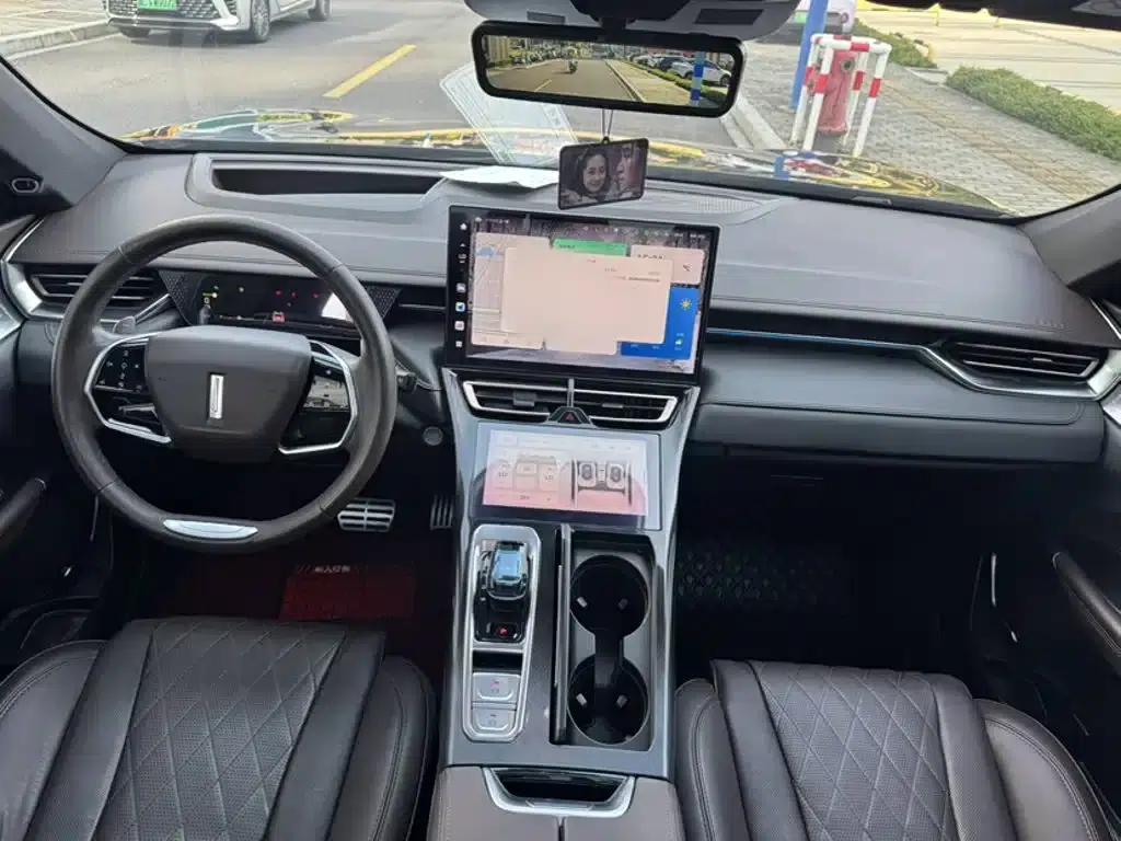 Wey brand Mocha 2021 2.0T 4WD Special Edition — миниатюра 9