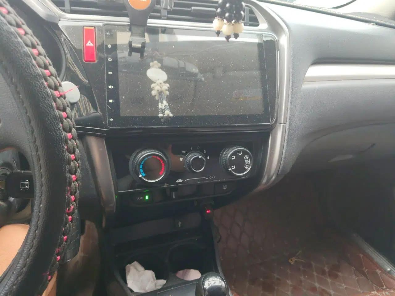 Honda Greiz 2016 1.5L Manual Classic Edition — миниатюра 13