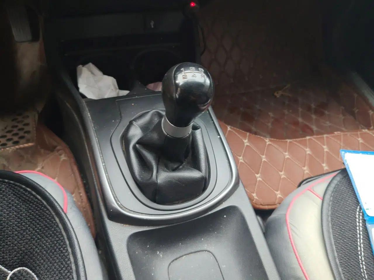 Honda Greiz 2016 1.5L Manual Classic Edition — миниатюра 14