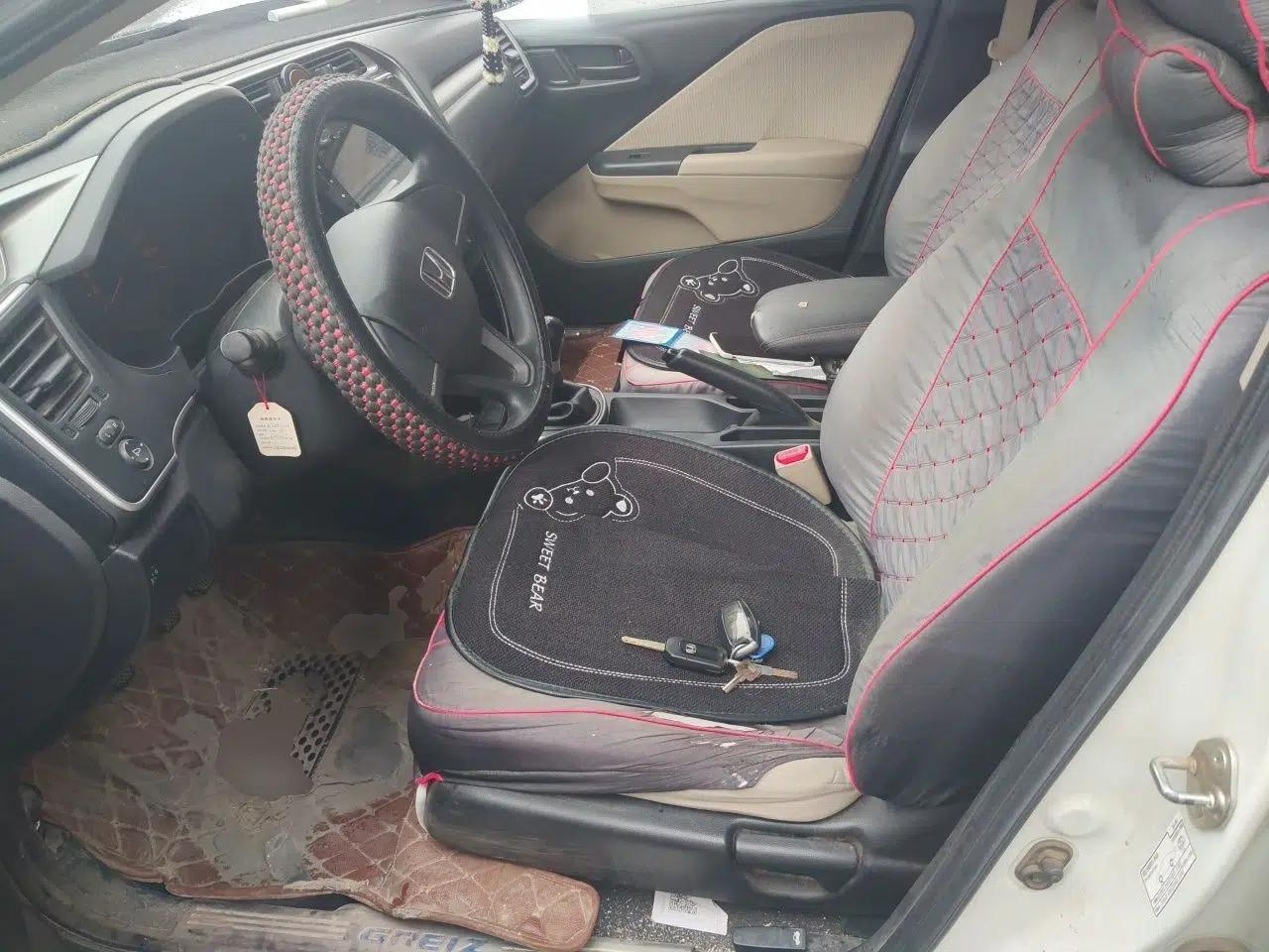 Honda Greiz 2016 1.5L Manual Classic Edition — миниатюра 15