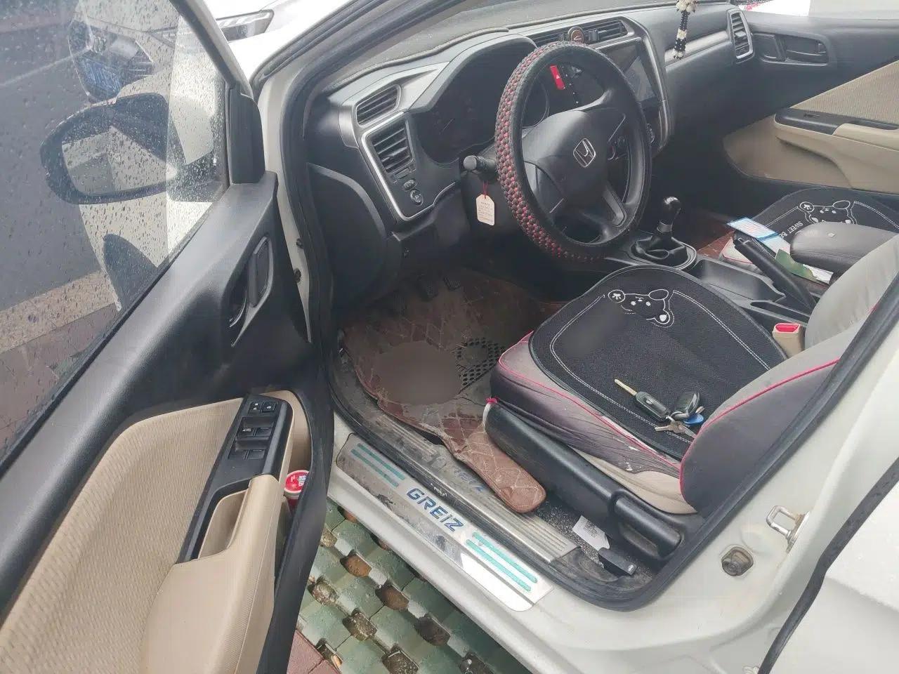 Honda Greiz 2016 1.5L Manual Classic Edition — миниатюра 16