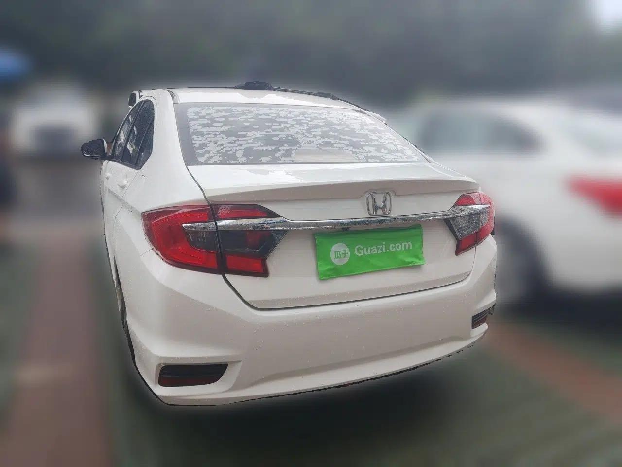 Honda Greiz 2016 1.5L Manual Classic Edition — миниатюра 4