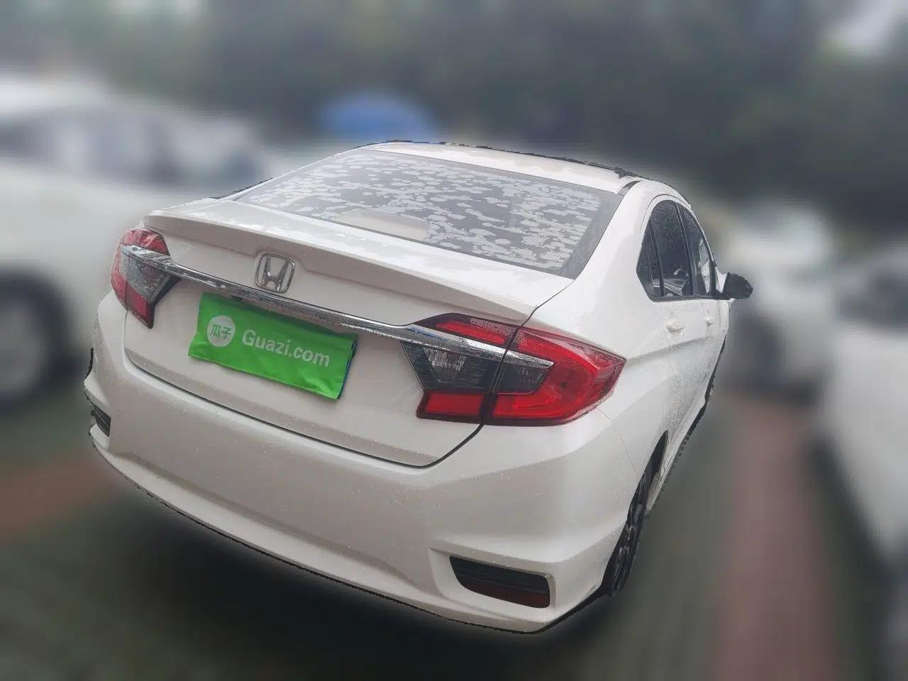 Honda Greiz 2016 1.5L Manual Classic Edition — миниатюра 6