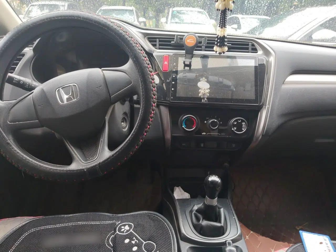 Honda Greiz 2016 1.5L Manual Classic Edition — миниатюра 9