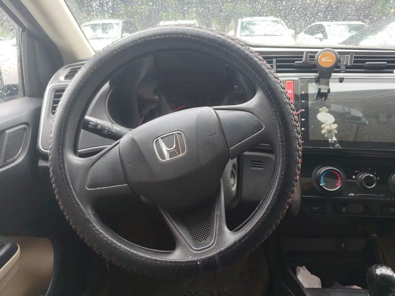 Honda Greiz 2016 1.5L Manual Classic Edition — миниатюра 10