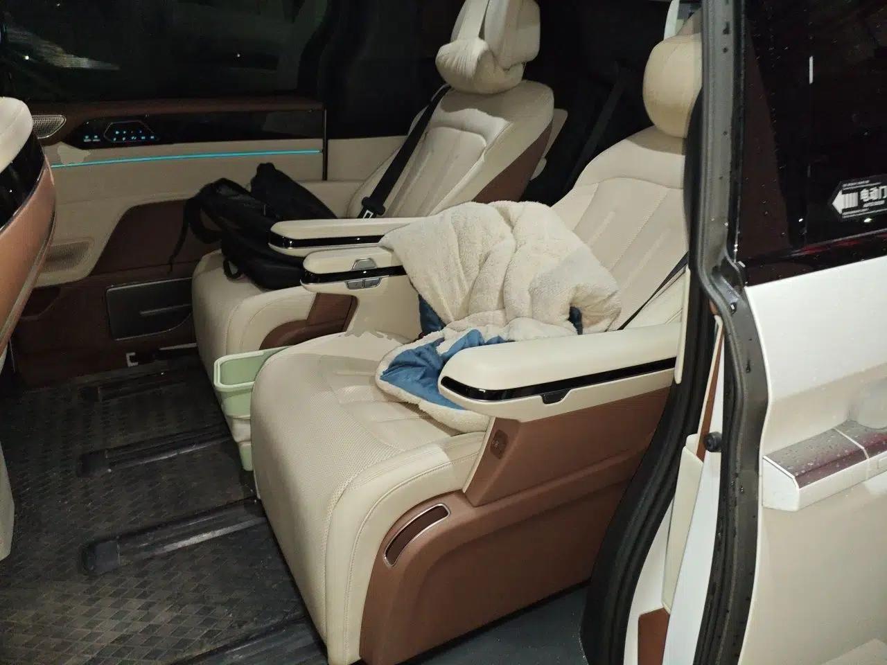 BYD Xia 2025 DM-i 1.5T 180km Excellence Model — миниатюра 17