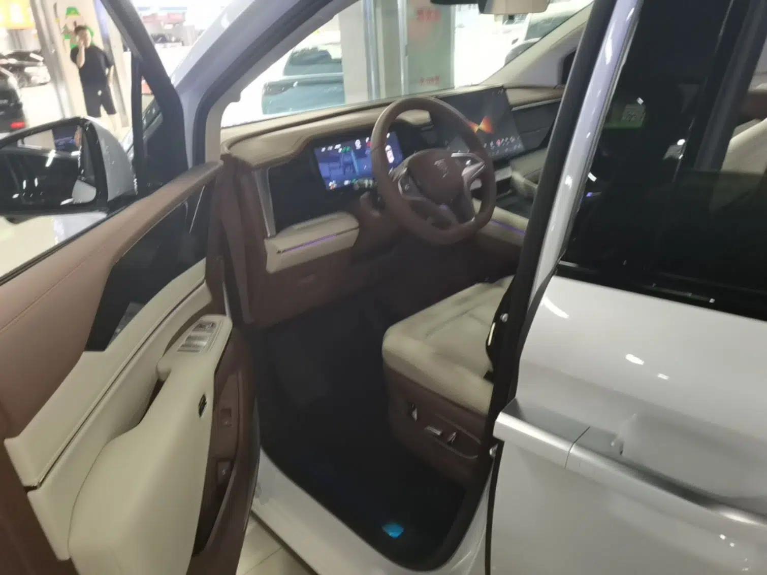 BYD Xia 2025 DM-i 1.5T 180km Beyond Edition — миниатюра 17