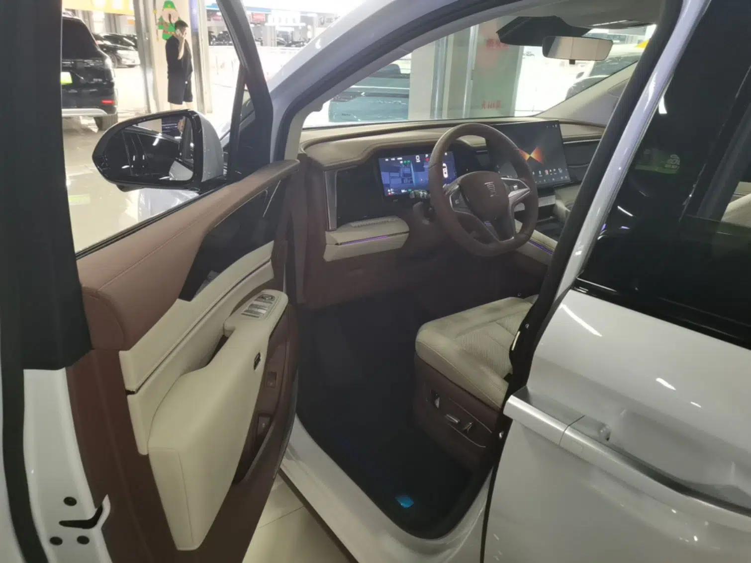 BYD Xia 2025 DM-i 1.5T 180km Beyond Edition — миниатюра 18