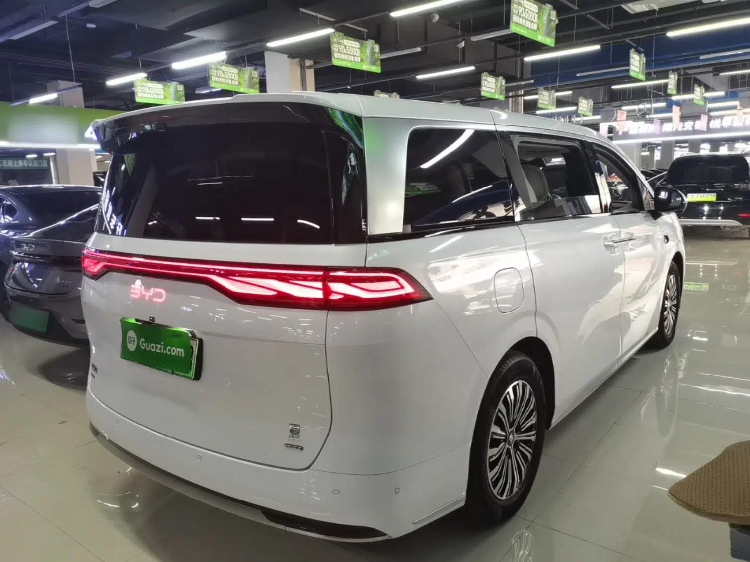 BYD Xia 2025 DM-i 1.5T 180km Beyond Edition — миниатюра 6