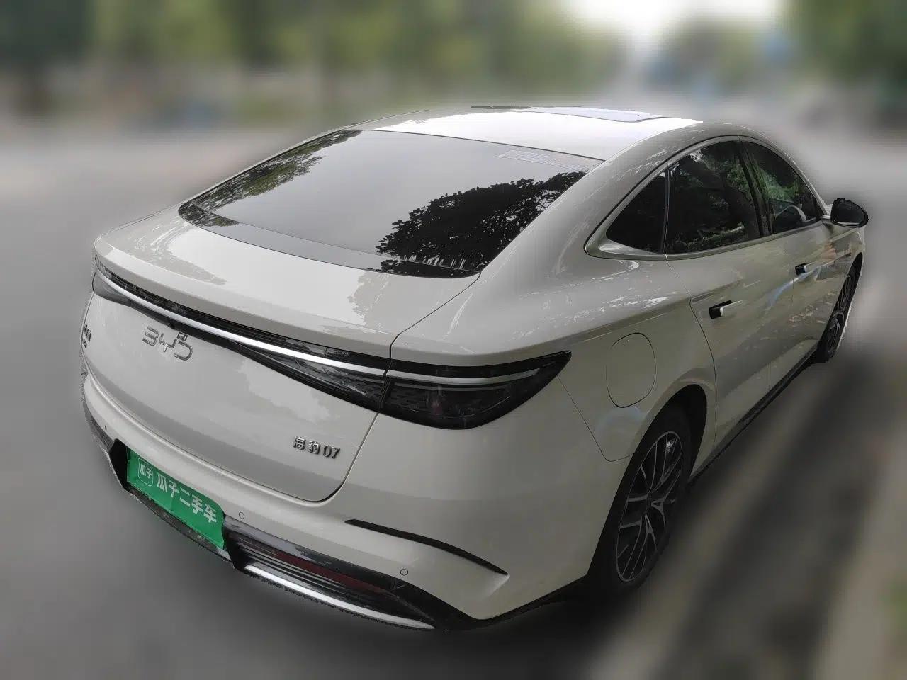 BYD Seal 07 DM-i 2025 DM-i 1.5L 125km Luxury Model — миниатюра 6