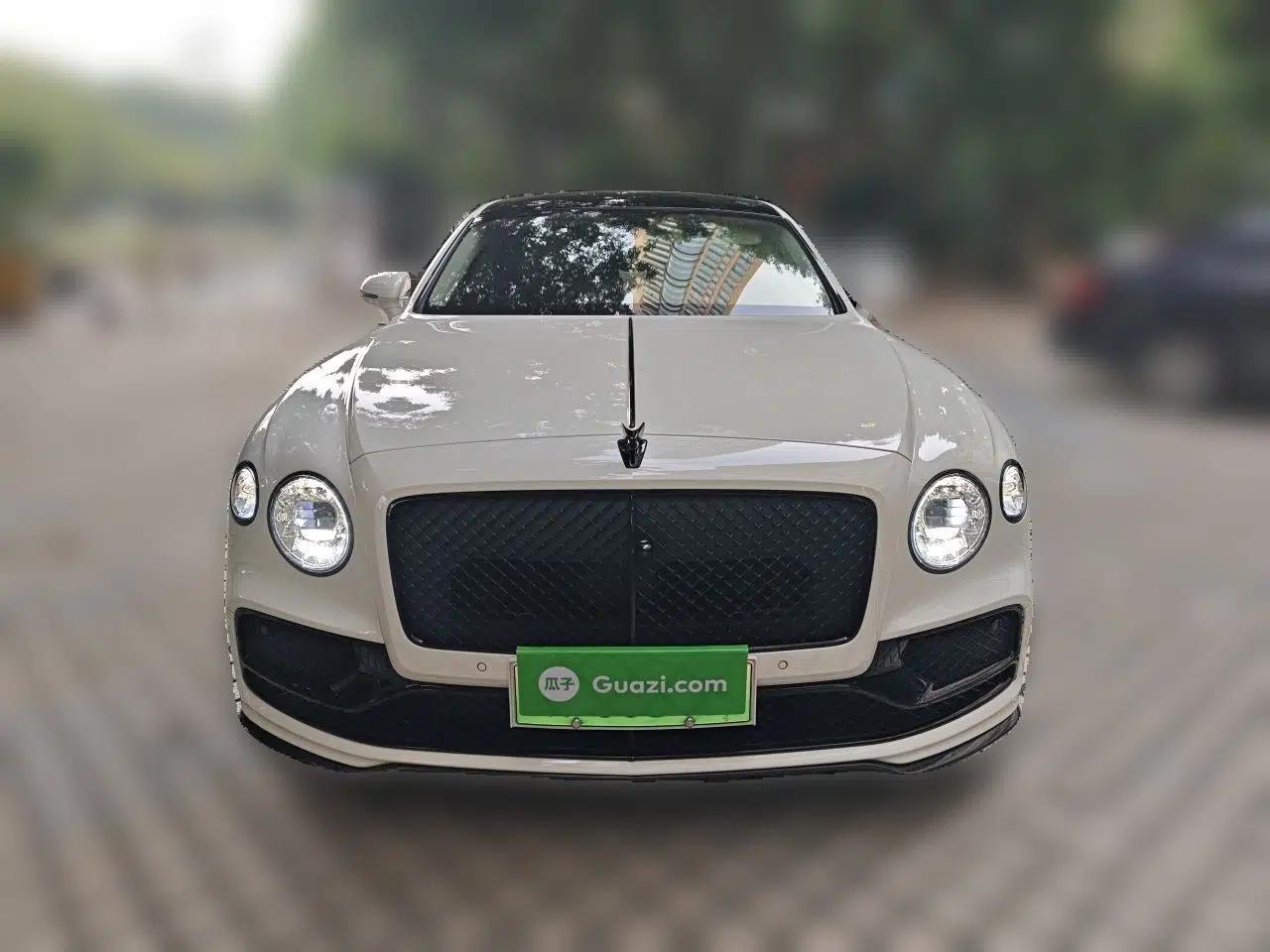 Bentley Flying Spur Plug-in Hybrid 2024 2.9T V6 Hybrid — миниатюра 2