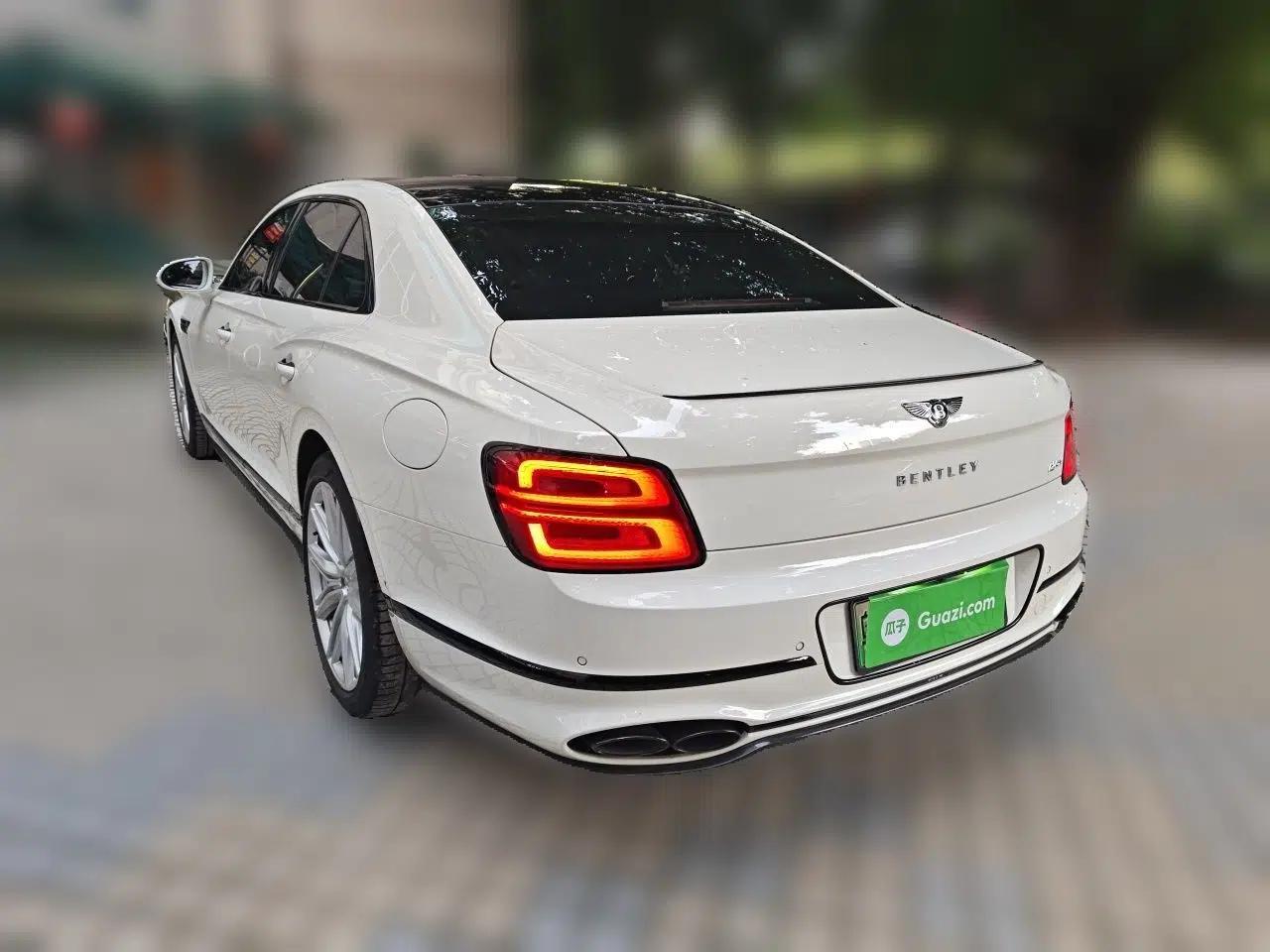 Bentley Flying Spur Plug-in Hybrid 2024 2.9T V6 Hybrid — миниатюра 4