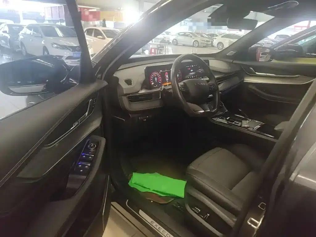 2022 Exeed Chasing the Wind Versailles Edition 1.6T DCT Rising Wind Edition — миниатюра 16