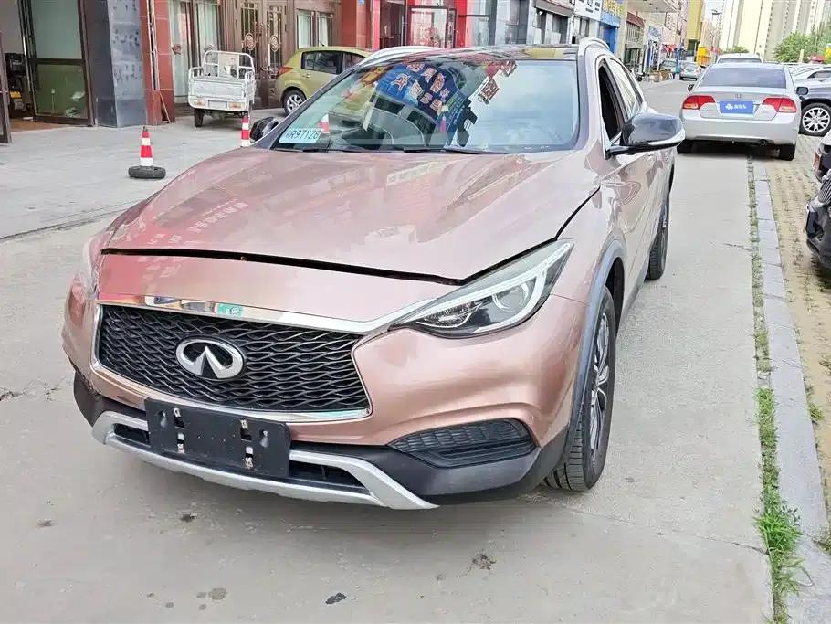 Infiniti QX30 2017 2.0T AWD Fashion Edition — миниатюра 1