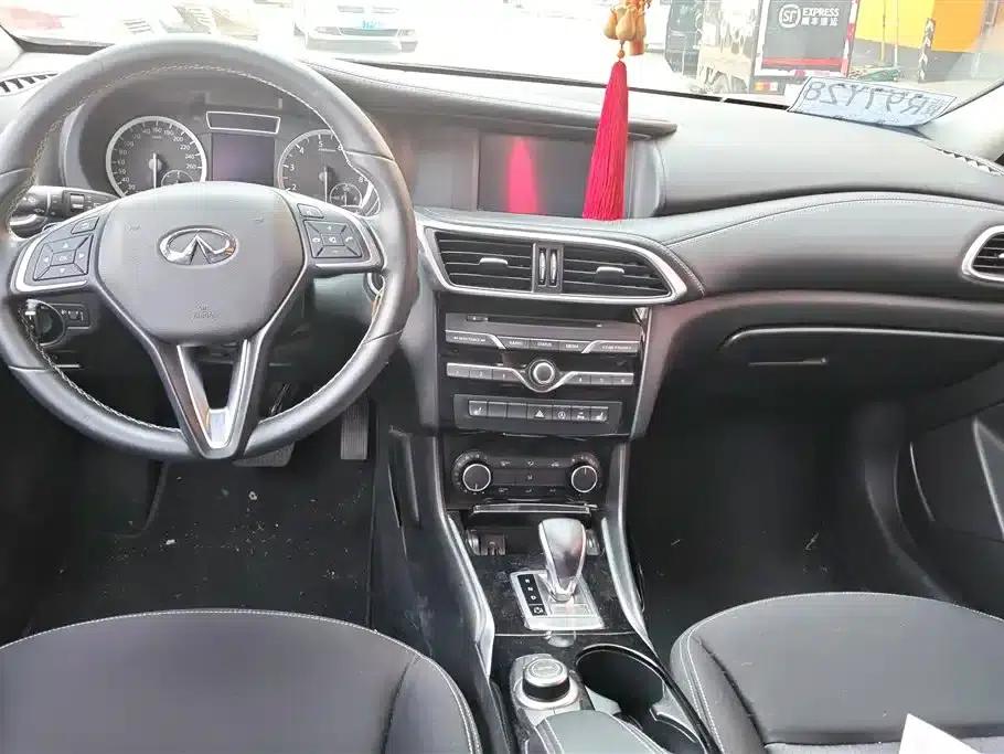 Infiniti QX30 2017 2.0T AWD Fashion Edition — миниатюра 12