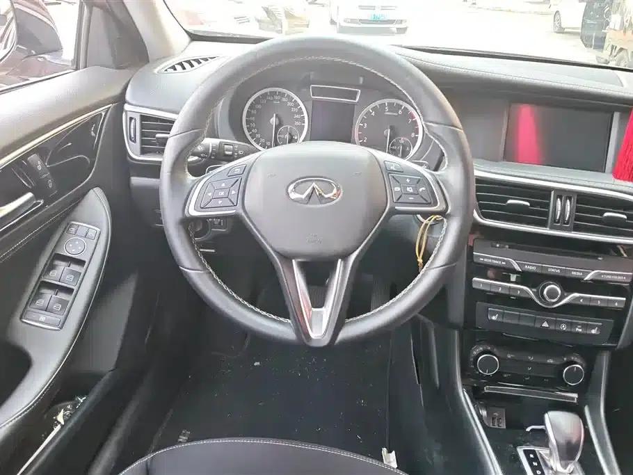 Infiniti QX30 2017 2.0T AWD Fashion Edition — миниатюра 15