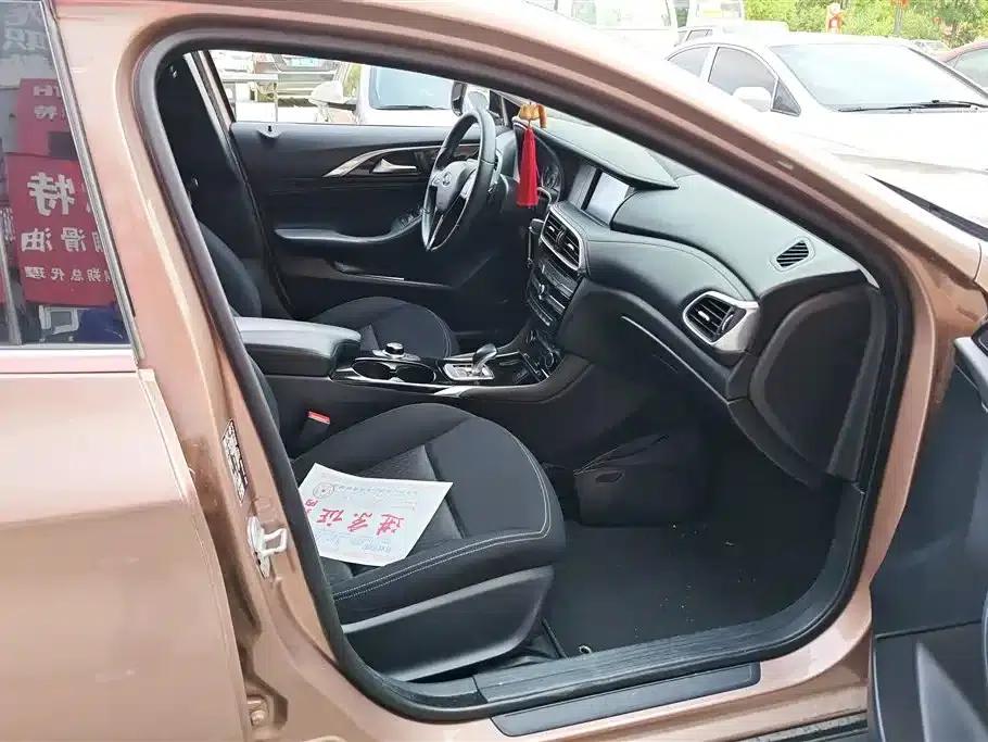 Infiniti QX30 2017 2.0T AWD Fashion Edition — миниатюра 8