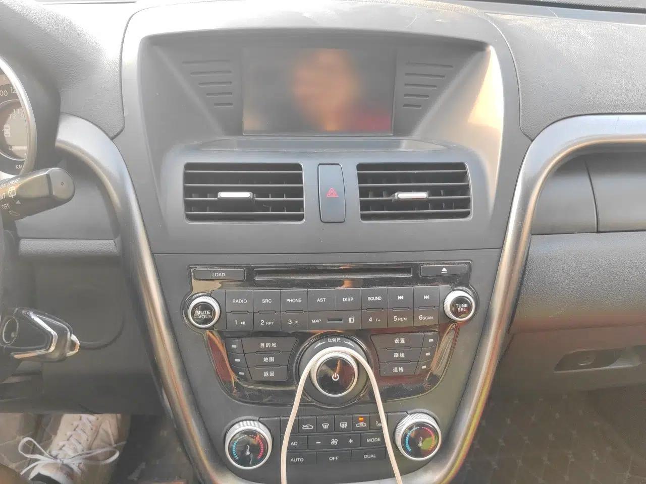 Bestune X80 2015 2.0L automatic luxury version — миниатюра 13