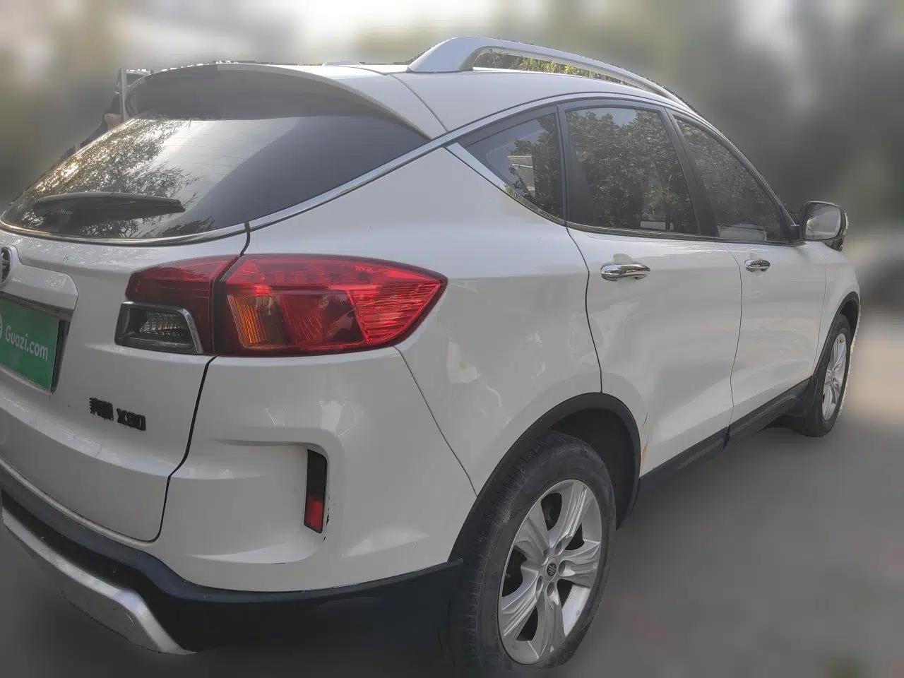 Bestune X80 2015 2.0L automatic luxury version — миниатюра 6
