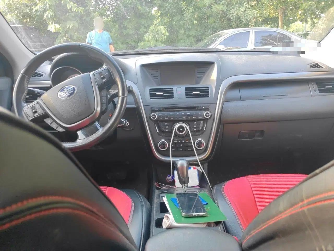 Bestune X80 2015 2.0L automatic luxury version — миниатюра 9