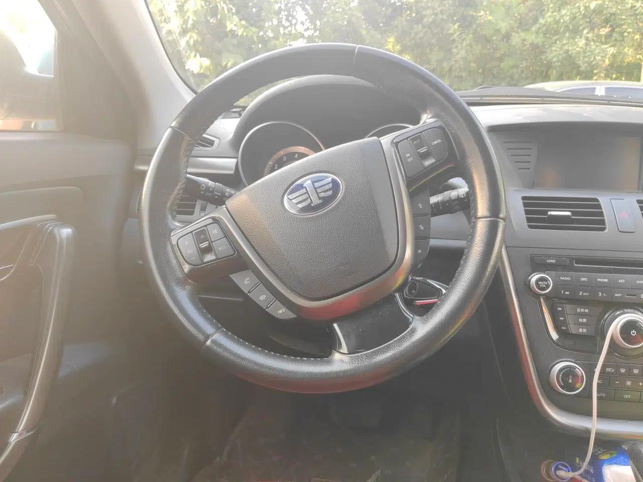 Bestune X80 2015 2.0L automatic luxury version — миниатюра 10