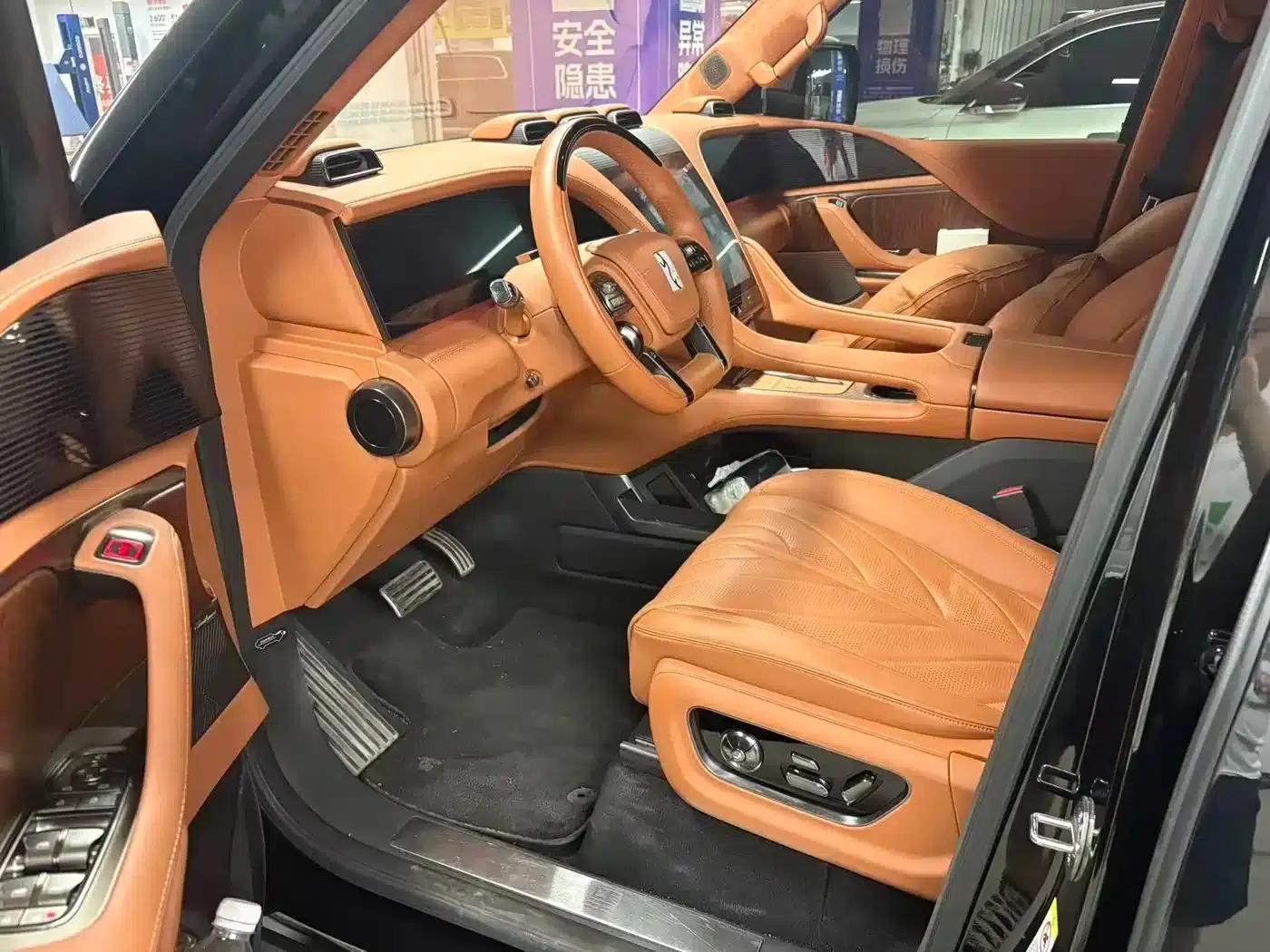 Looking up at the 2023 U8 Luxury Edition — миниатюра 4