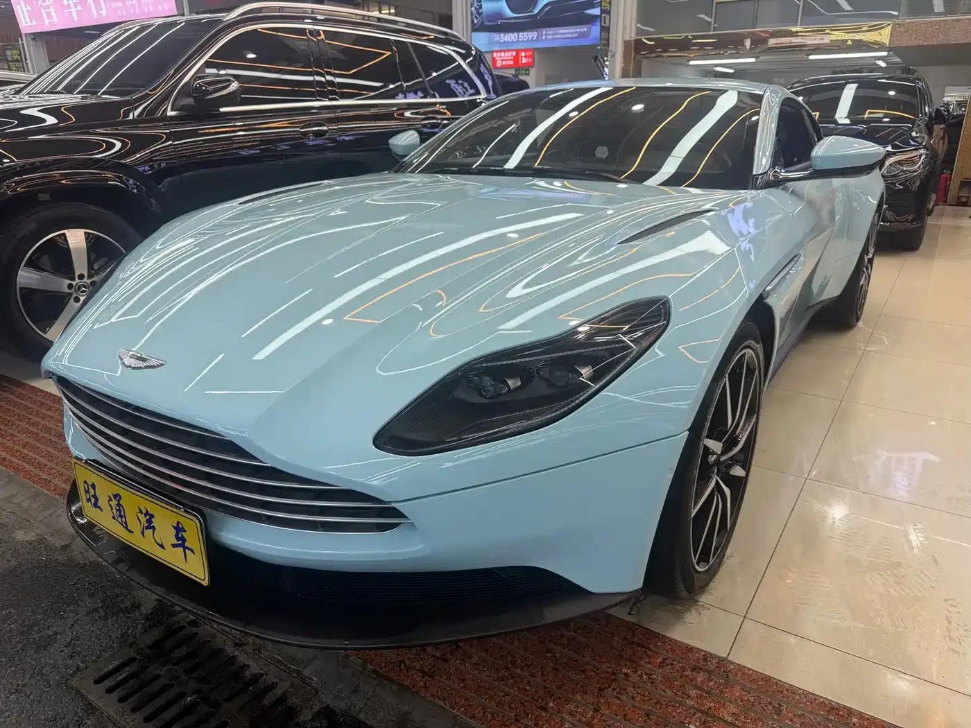 Aston Martin DB11 2019 4.0T V8 Coupe — миниатюра 1