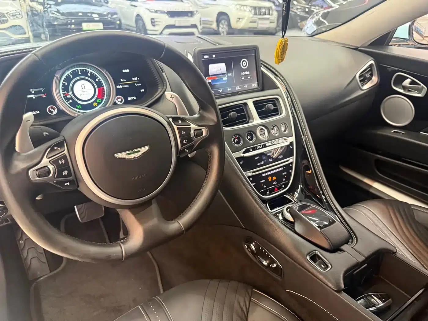 Aston Martin DB11 2019 4.0T V8 Coupe — миниатюра 11