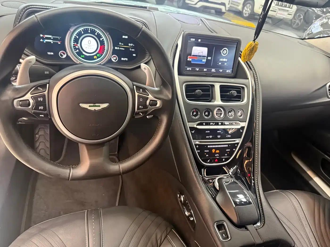 Aston Martin DB11 2019 4.0T V8 Coupe — миниатюра 12