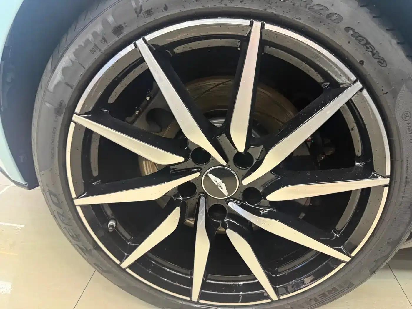 Aston Martin DB11 2019 4.0T V8 Coupe — миниатюра 13