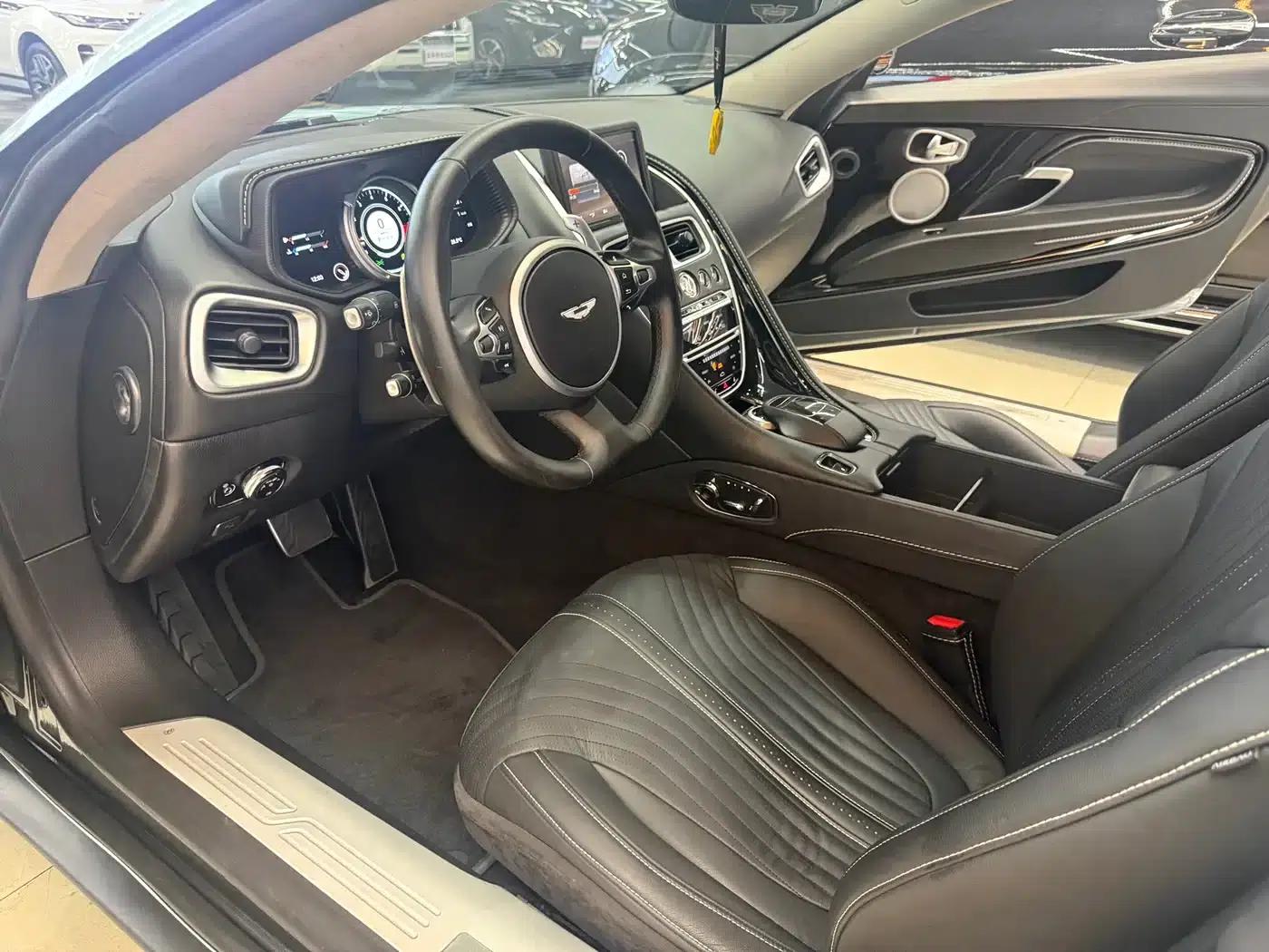 Aston Martin DB11 2019 4.0T V8 Coupe — миниатюра 6