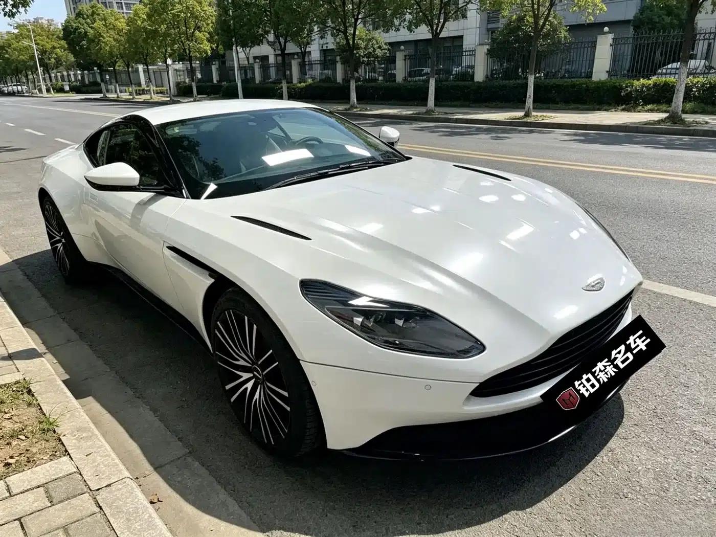 Aston Martin DB11 2019 4.0T V8 Coupe — миниатюра 2