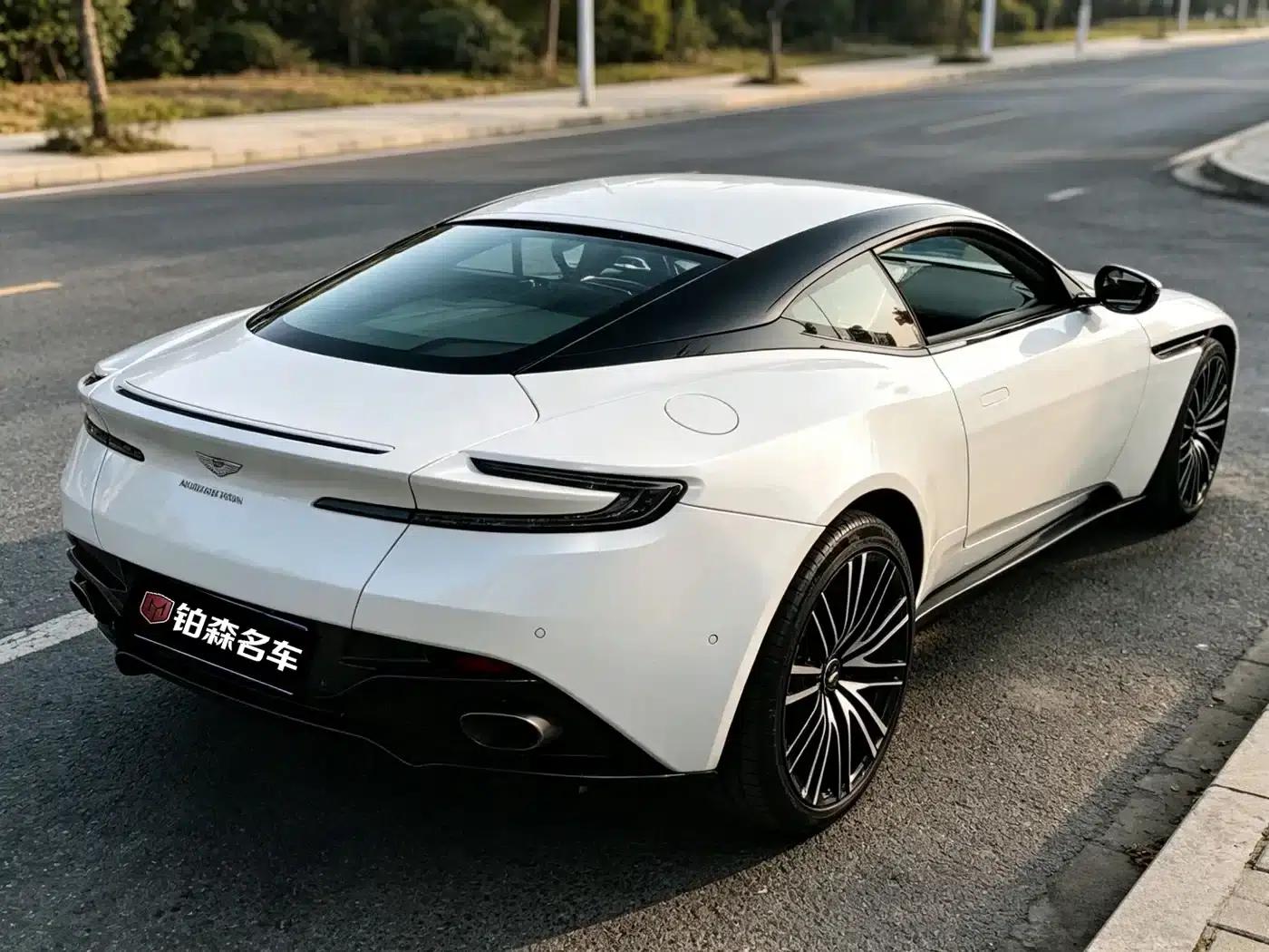 Aston Martin DB11 2019 4.0T V8 Coupe — миниатюра 3