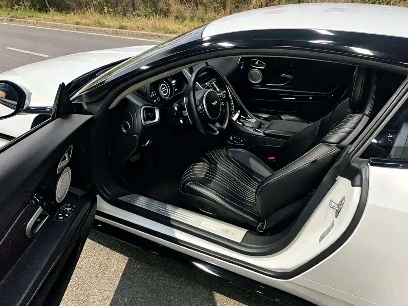 Aston Martin DB11 2019 4.0T V8 Coupe — миниатюра 5