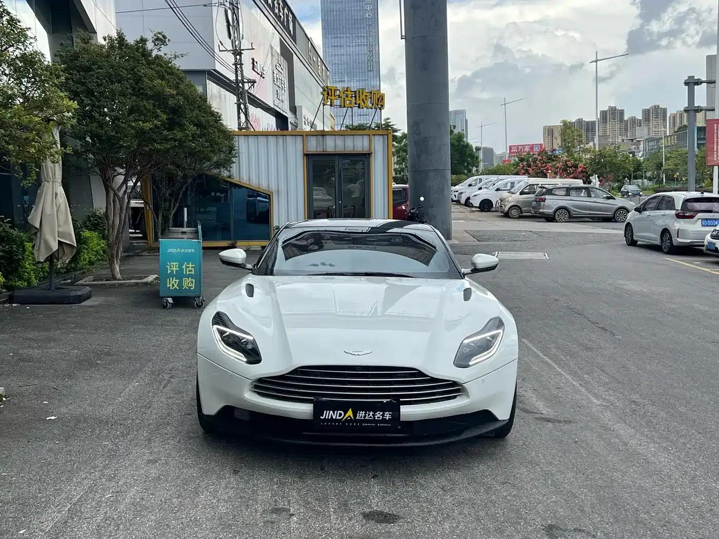 Aston Martin DB11 2020 4.0T V8 Coupe — миниатюра 2