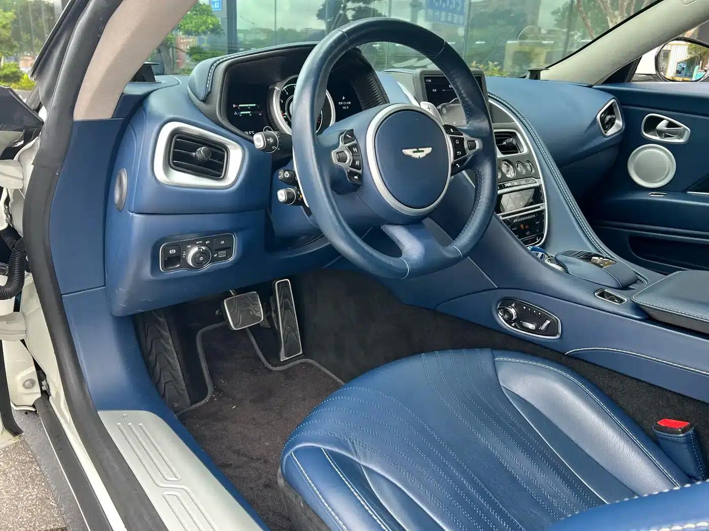 Aston Martin DB11 2020 4.0T V8 Coupe — миниатюра 5