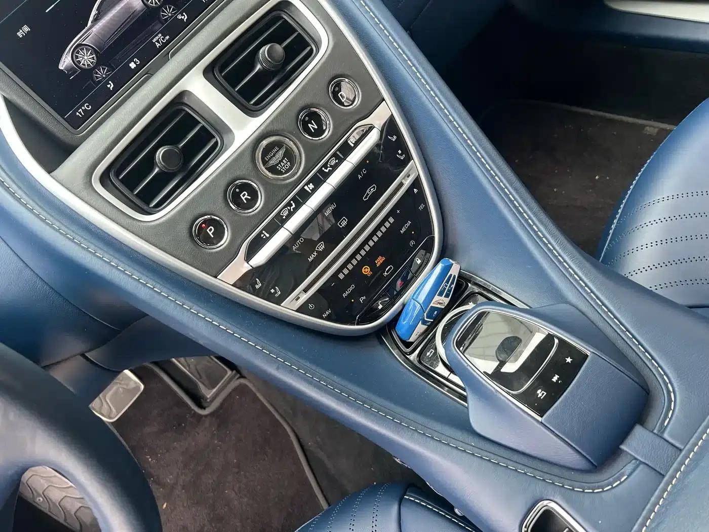 Aston Martin DB11 2020 4.0T V8 Coupe — миниатюра 7